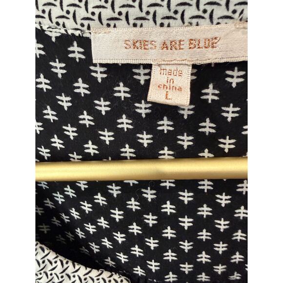 Skies Are Blue Black White Print Top V Neck Contrast Detail Rayon Spandex L EUC - Picture 4 of 7
